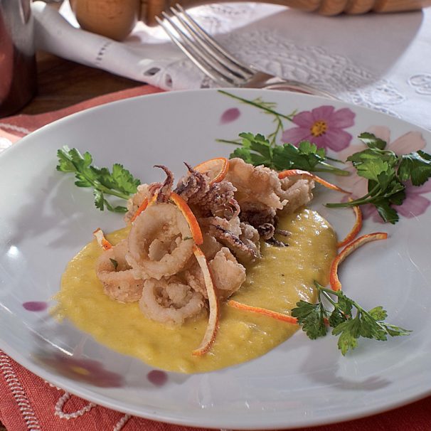 Cucinare Italy - Fried squid with potato cream orange