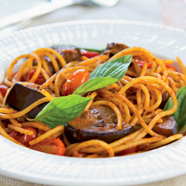 cucinare_italy_Spaghetti-with-aubergines-and-black-olives