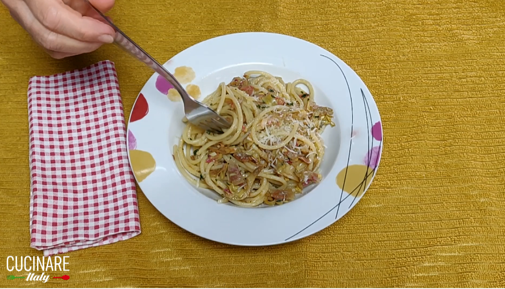 Spaghetti with artichokes and mint