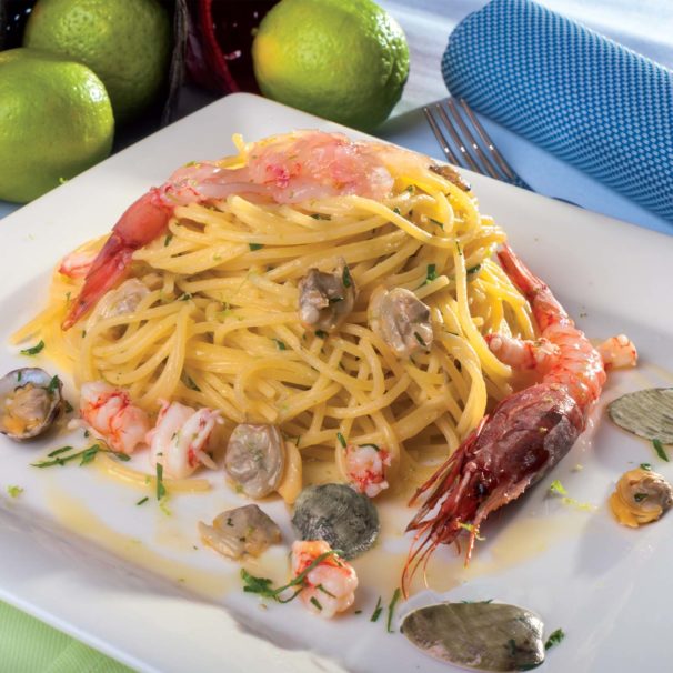 Cucinare Italy - spaghetti with prawns and cockles