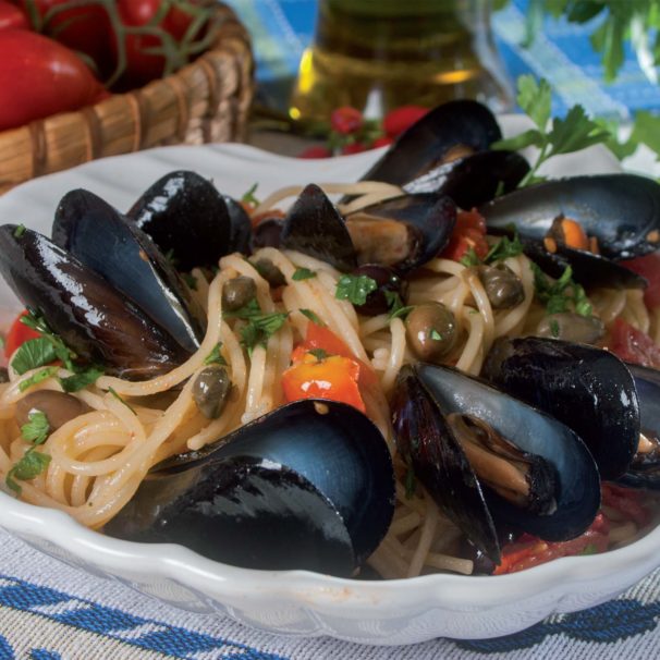 Cucinare Italy - spaghetti with puttanesca mussels